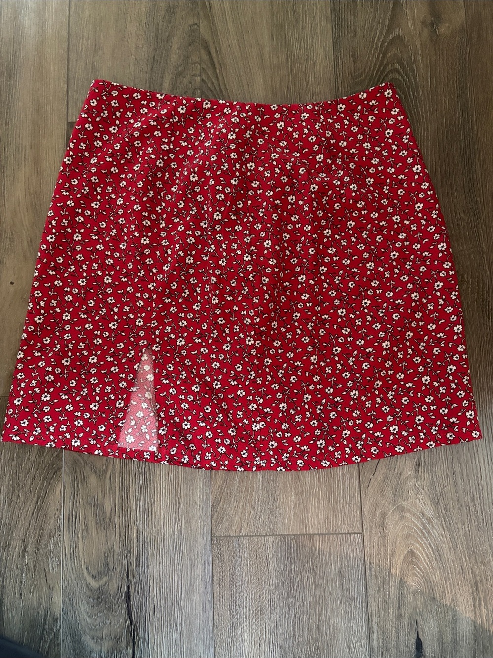 SHEIN Red Floral Mini Skirt with Side Slit